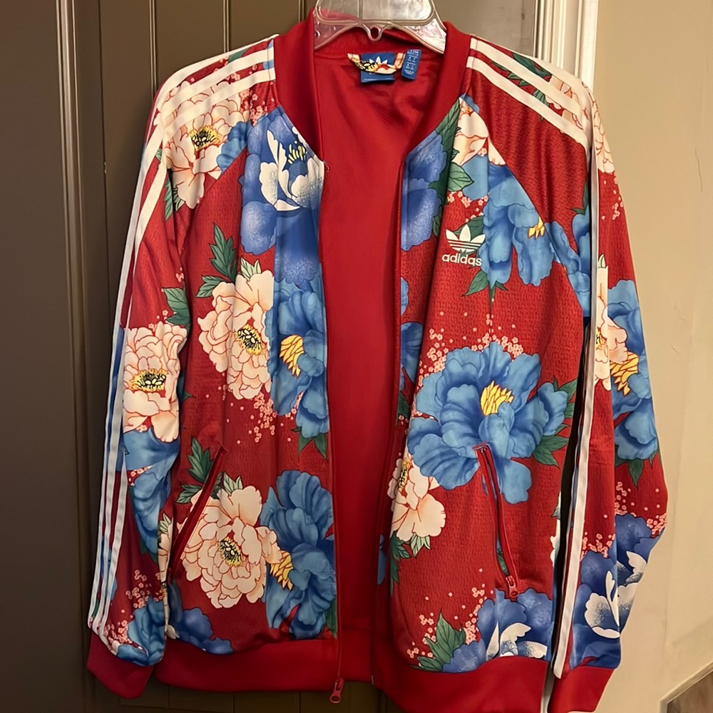 Very lightly worn, great condition. Size L